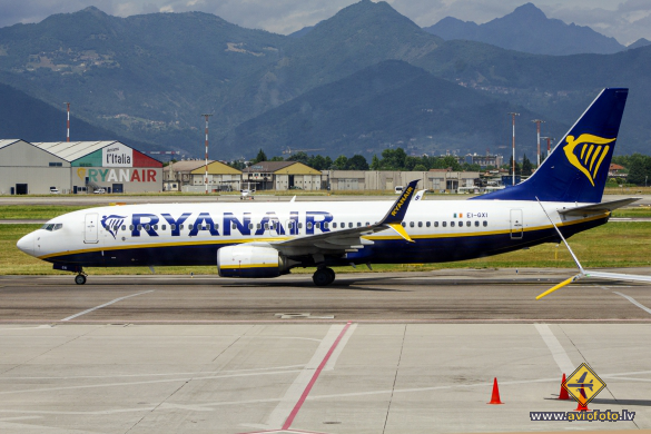 Boeing 737-8AS